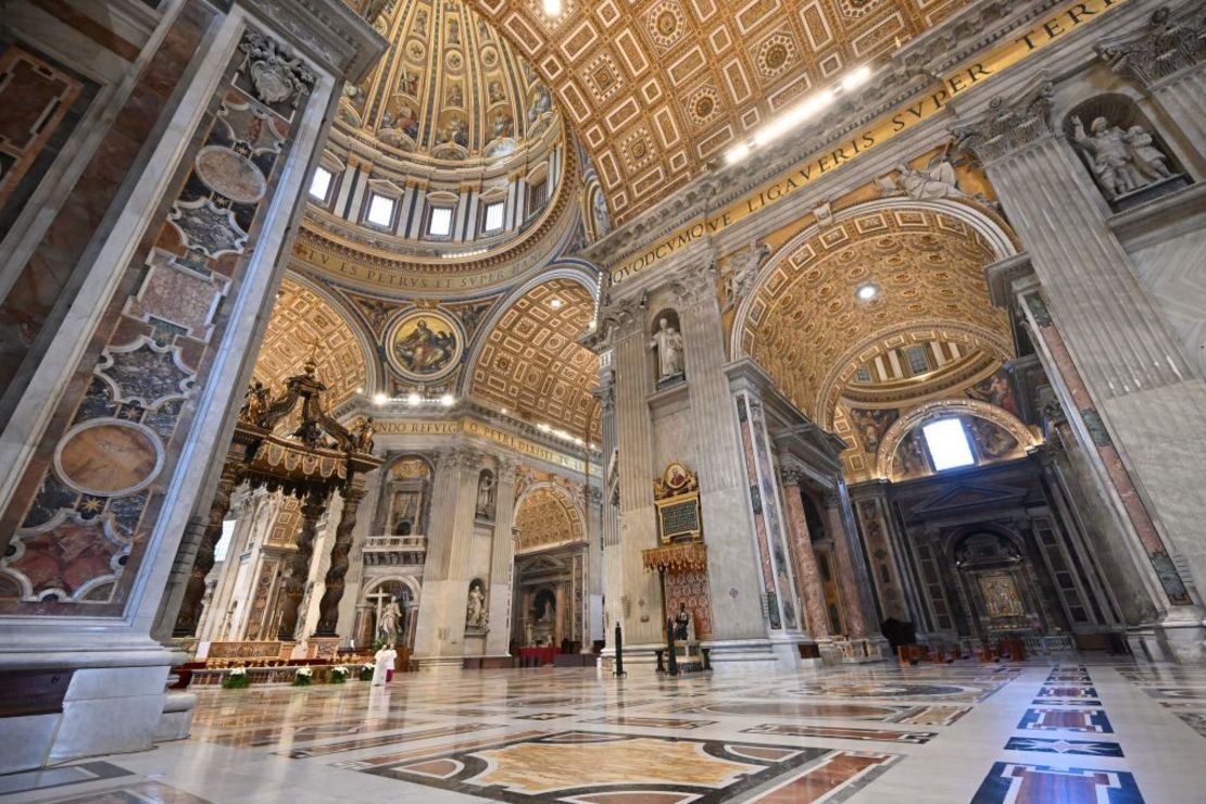 La basílica de San Pedro el domingo de pascua de 2020. Crédito: ANDREAS SOLARO/POOL/AFP via Getty Images