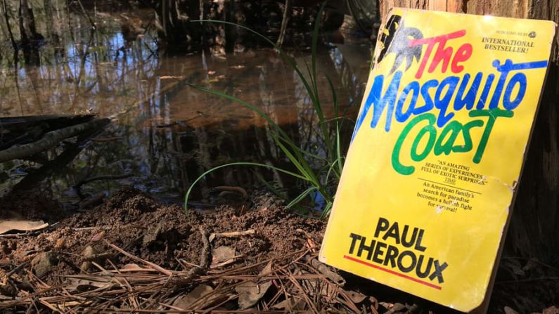 The Mosquito Coast (Paul Theroux, 1981): Una novela que baja ríos y sube montañas enfrentándose una y otra vez al peligro mortal.