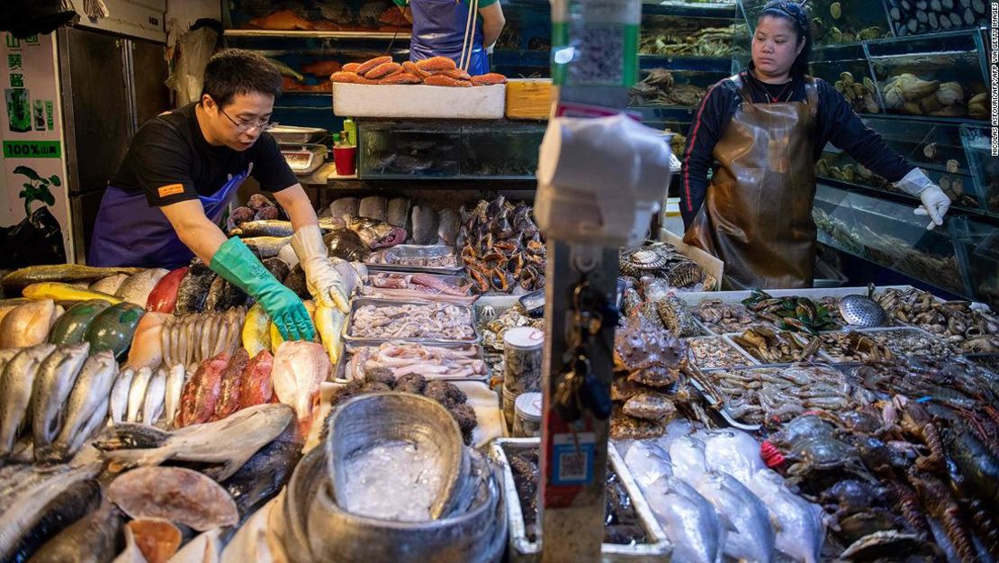 Workers prepare a stall filled with seafood at a market in Beijing on July 10, 2019. - Factory prices in China were unchanged in June from a year ago, data showed on July 10, reviving the prospect of deflation as the US trade war hits the crucial manufacturing sector. At the same time consumer prices managed to meet expectations but the main support came from a surge in food prices owing to the impact of African swine fever on pork supplies and severe weather hitting fresh fruits. (Photo by Nicolas ASFOURI / AFP)