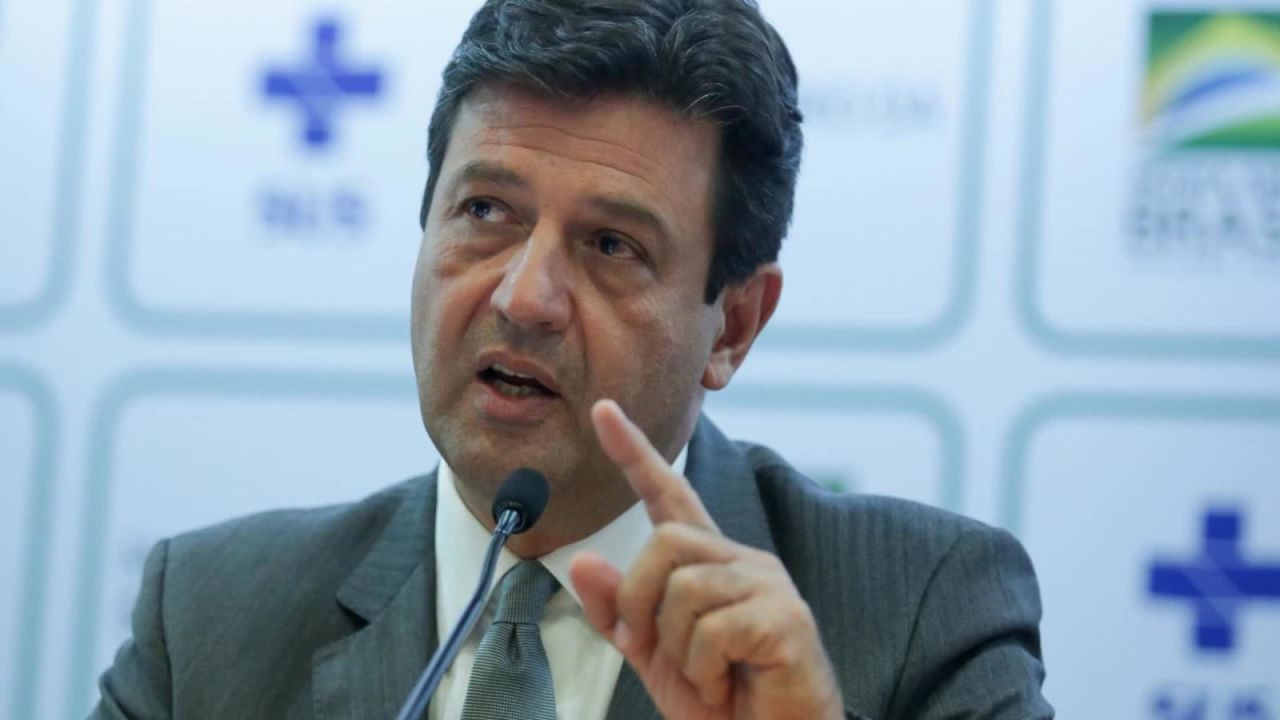 CNNE 811412 - brasil- bolsonaro despide a su ministro de salud