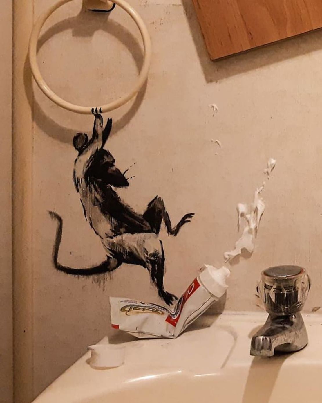 CNNE 811757 - cnn banksy 4