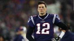 CNNE 814359 - tom brady fue visto en un parque cerrado de tampa