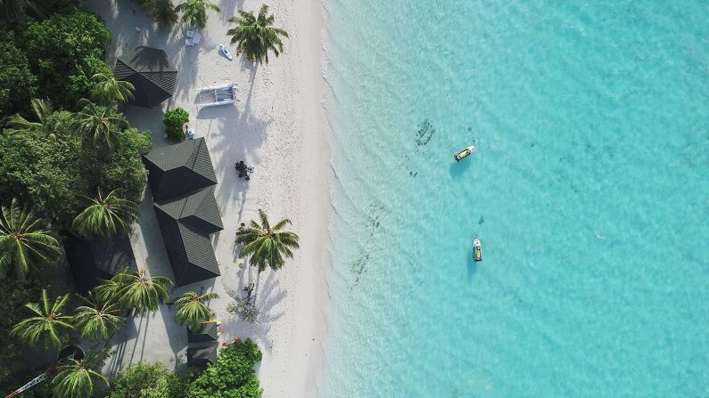 Maldivas — Esta escapada exótica es uno de los países más bajos del mundo, con un promedio elevación de alrededor de 1 metro sobre el nivel del mar. A medida que el nivel del mar continúa subiendo, islas como estas corren el riesgo de hundirse bajo las olas en las próximas décadas.
