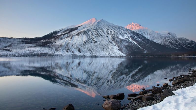 Parque Nacional de los Glaciares — Los paisajes icónicos del parque fueron tallados por hielo durante miles de años. Pero hoy, sus glaciares están en peligro. En 1966, el parque tenía 35 glaciares con nombre, según el Servicio de Parques Nacionales. Para 2015, nueve de ellos ya estaban inactivos, y todos los glaciares del parque se han reducido desde 1966.