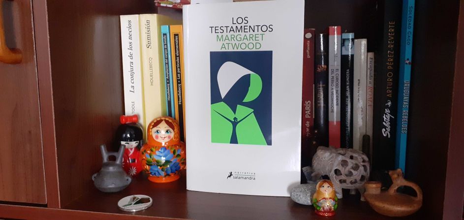 “Los testamentos” (Margaret Atwood, 2020): Continuación de la novela “El cuento de la criada” 15 años después de la historia de Offred.