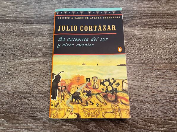 "La autopista del sur y otros cuentos" (Julio Cortázar, edición de 1996): Una antología de cuentos de Cortázar que reúne los mejores relatos de su carrera y refleja la evolución de su estilo.