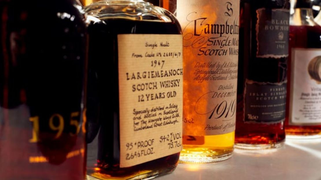 La colección tenía whiskies de destilerías ahora cerradas. Crédito: Peter Dibdin