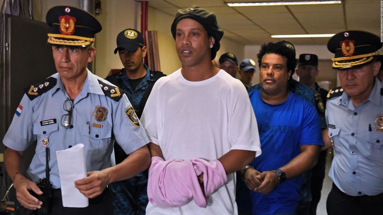 CNNE 817772 - ronaldinho habla desde el arresto domiciliario