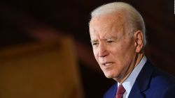 CNNE 819689 - joe biden, acusado de acoso sexual