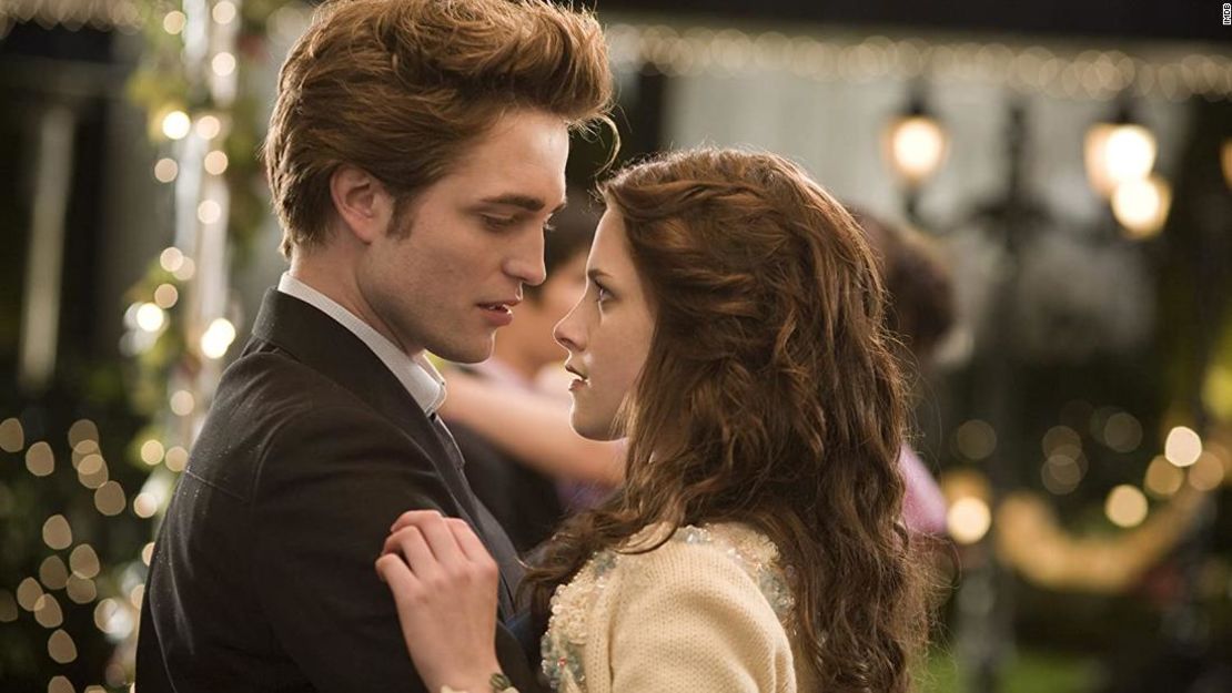 ¿Te acuerdas de ellos? Robert Pattinson y Kristen Stewart protagonizaron a Edward y Bella en la serie "Twilight".