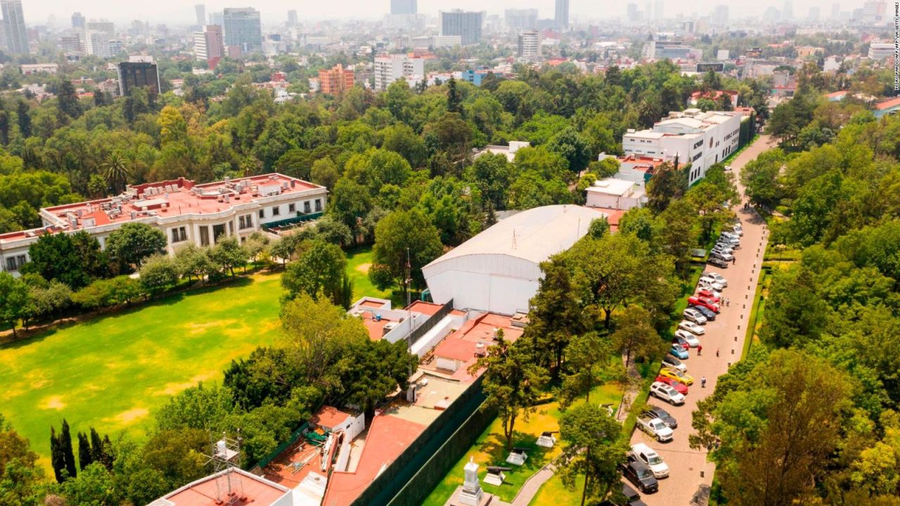 CNNE 822580 - mexico- los pinos recibe a trabajadores de la salud