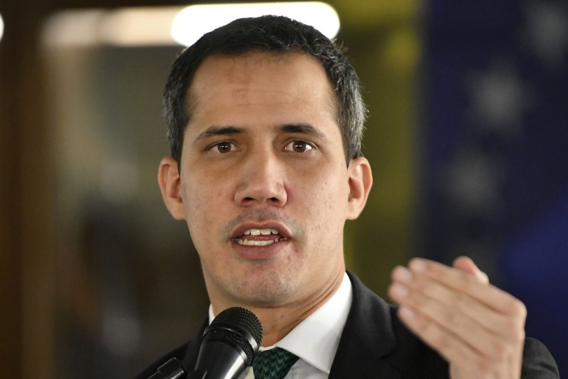 CNNE 822602 - juan guaido calls venezuelans to the streets