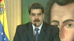 CNNE 824227 - maduro muestra video del supuesto plan de ee-uu-