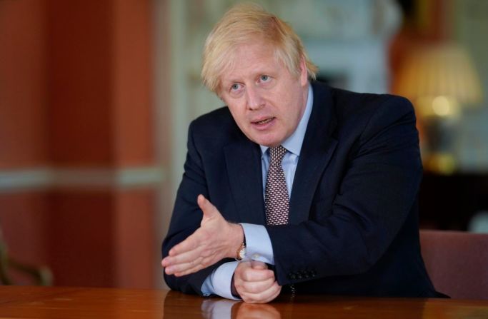 El primer ministro de Reino Unido, Boris Johnson, pasó una semana en el hospital, incluyendo tres noches en la unidad de cuidados intensivos, tras dar positivo por coronavirus, en marzo de 2020. El mandatario salió del hospital en abril, recuperado.