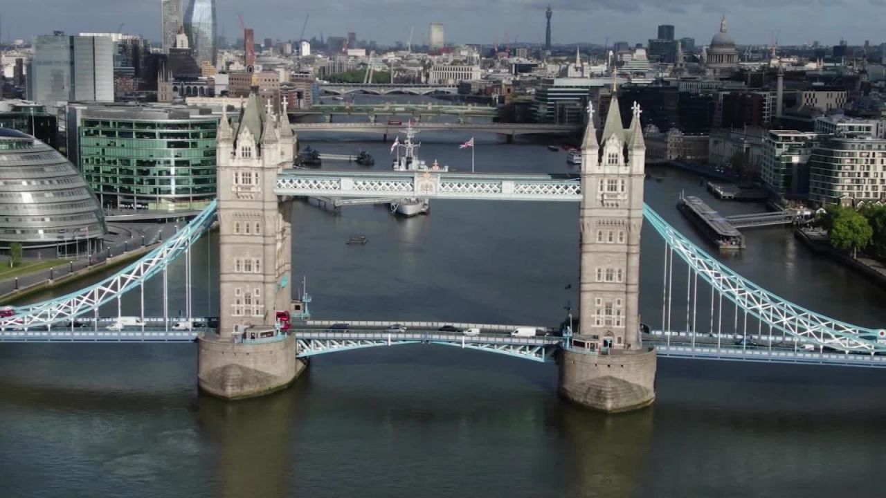 CNNE 828338 - aumenta el transito en emblematico monumento de londres