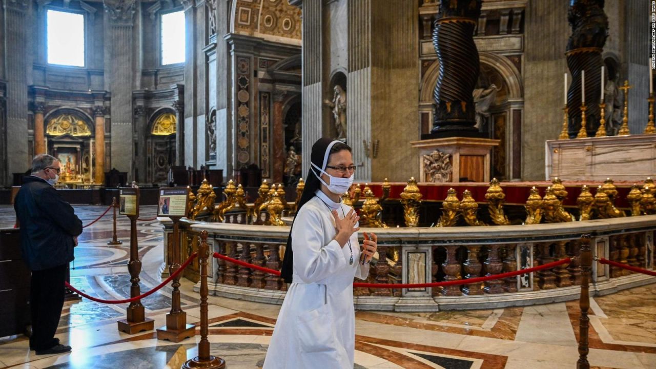 CNNE 831310 - reabre la basilica de san pedro en el vaticano