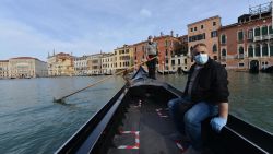 CNNE 831459 - venecia reabre y las gondolas aguardan por los turistas