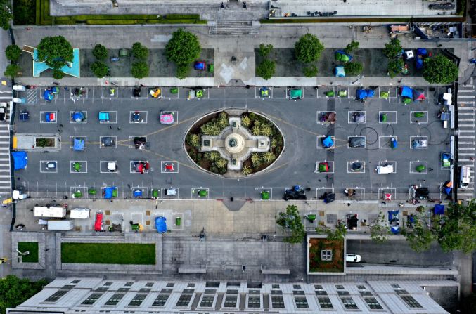 Vista aérea de un campamento para personas sin hogar en San Francisco, California.