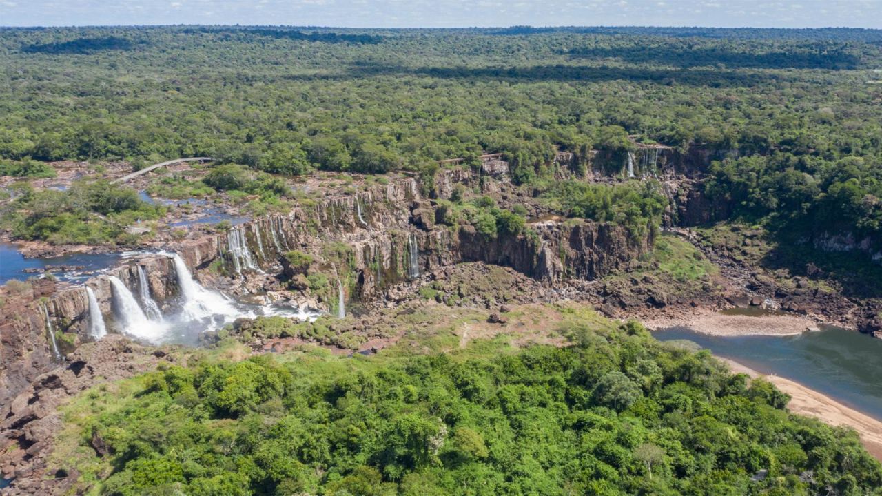 CNNE 832839 - las cataratas del iguazu, sin agua ni turistas