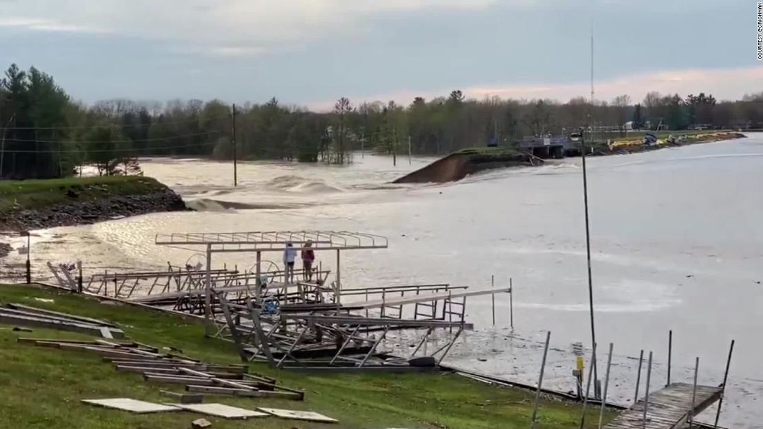 La ruptura de la presa se produjo tras varios días de fuertes lluvias.