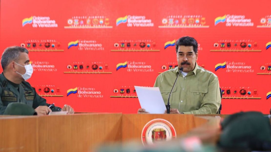 Nicolás Maduro y Vladimir Padrino. (Photo by JHONN ZERPA / AFP)