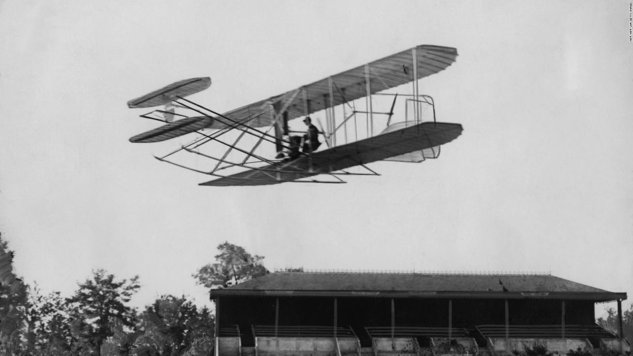 CNNE 834687 - la patente del primer avion de la historia