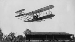 CNNE 834687 - la patente del primer avion de la historia