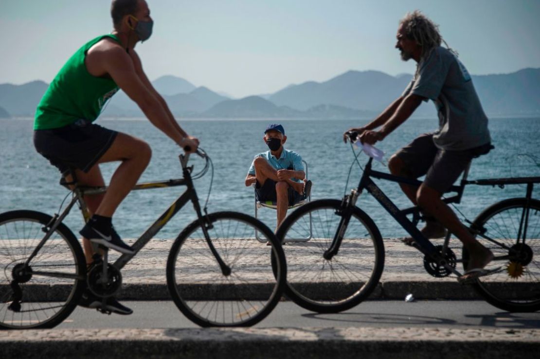 Personas disfrutando al aire libre en Río de Janeiro, Brasil.