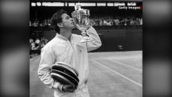 CNNE 834854 - muere ashley cooper, leyenda del tenis australiano