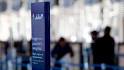 CNNE 836644 - latam airlines- "transportabamos a 250-000 personas diarias"