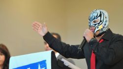 CNNE 836714 - rey mysterio se retira de la lucha libre