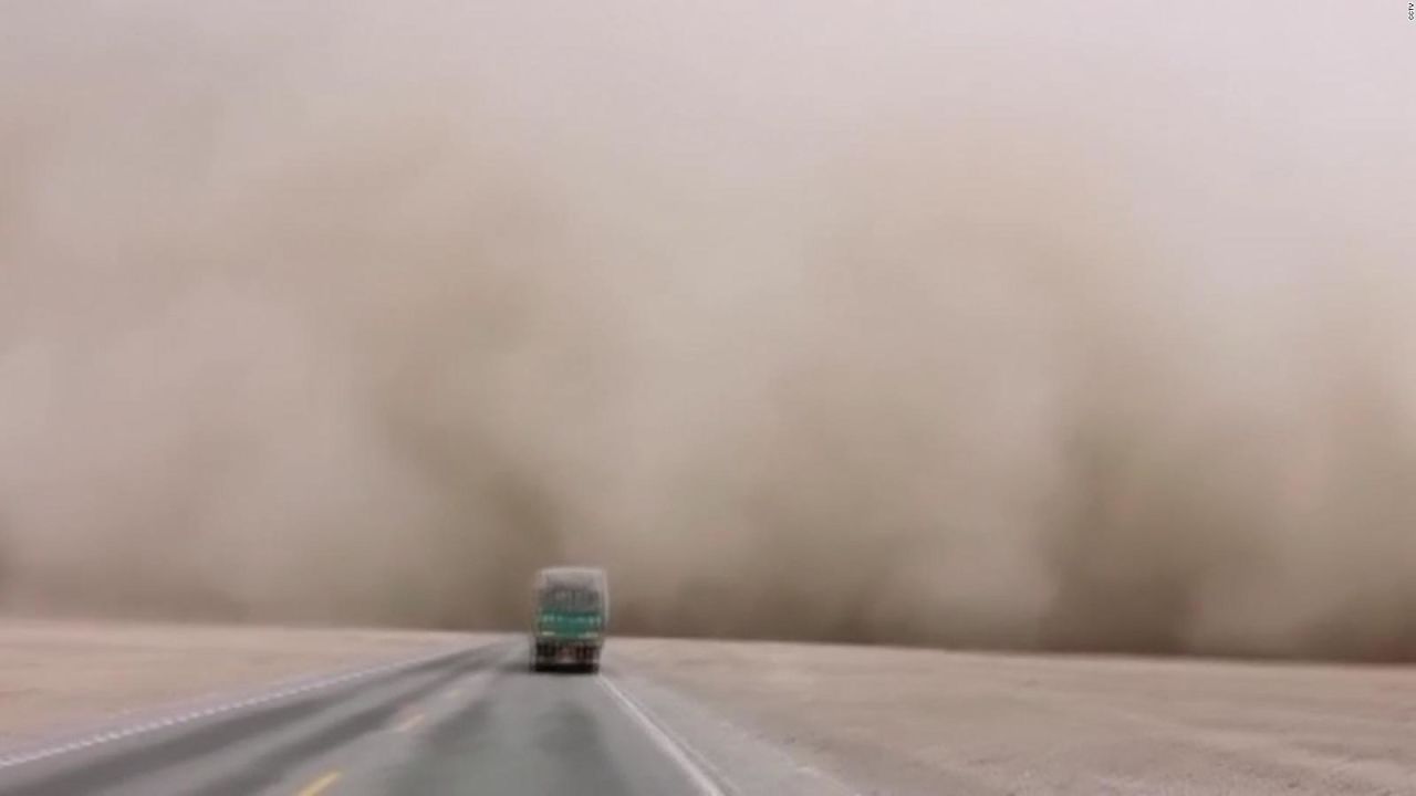 CNNE 837435 - tormenta de arena engulle a una ciudad