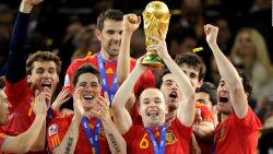 CNNE 837625 - andres iniesta y su debut con 'la roja' hace 16 anos