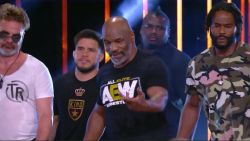 CNNE 838443 - mike tyson y henry cejudo arman pleito en la lucha libre