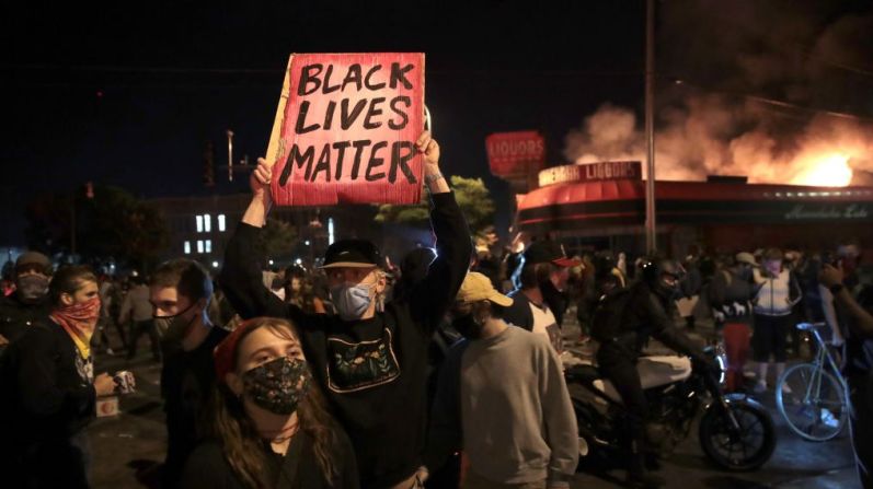 Este jueves continuaron las protestas en contra de la muerte de George Floyd en Minneapolis.