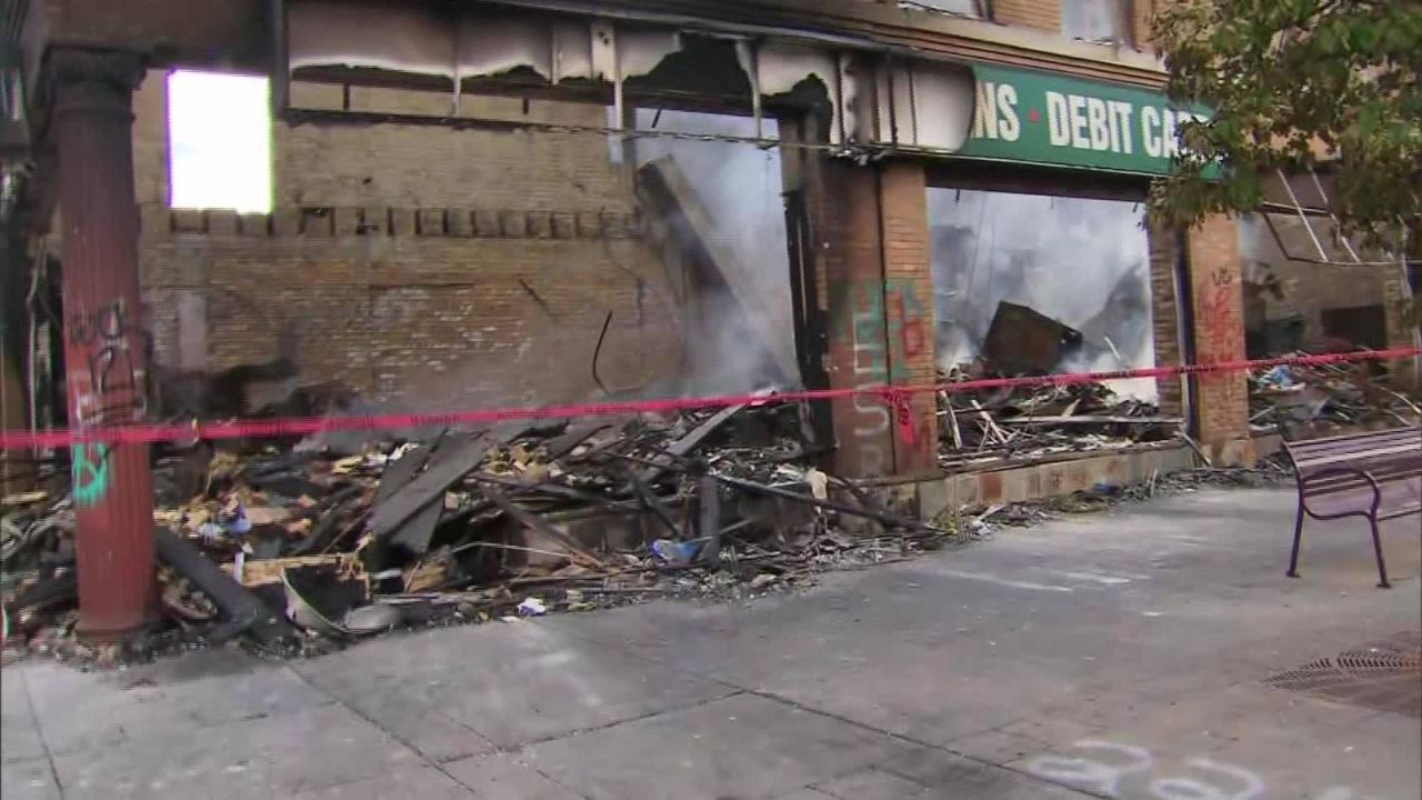 CNNE 839534 - la destruccion en un barrio latino de minneapolis tras las protestas