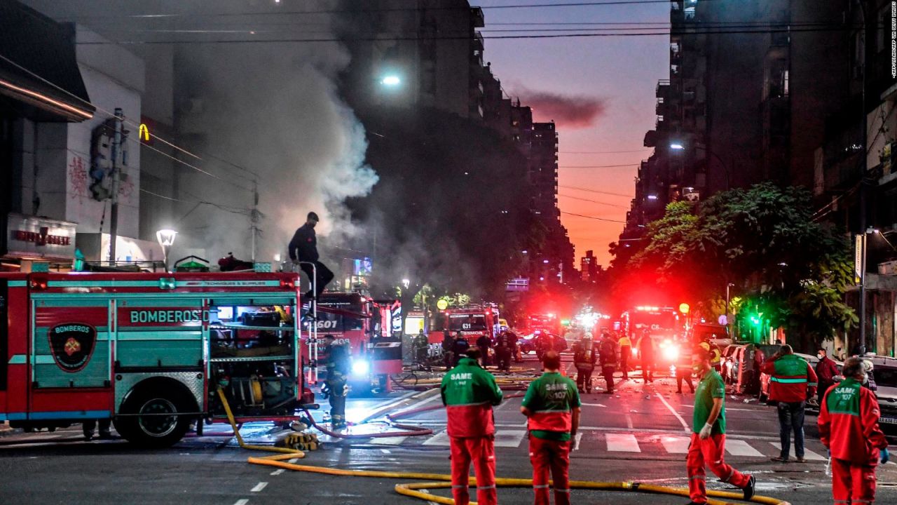 CNNE 841269 - fuertes explosiones dejan 2 muertos en zona comercial de buenos aires