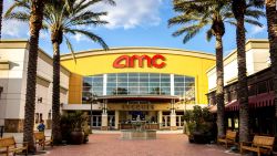 CNNE 842079 - los ingresos de amc theaters cayeron 22% en el primer trimestre