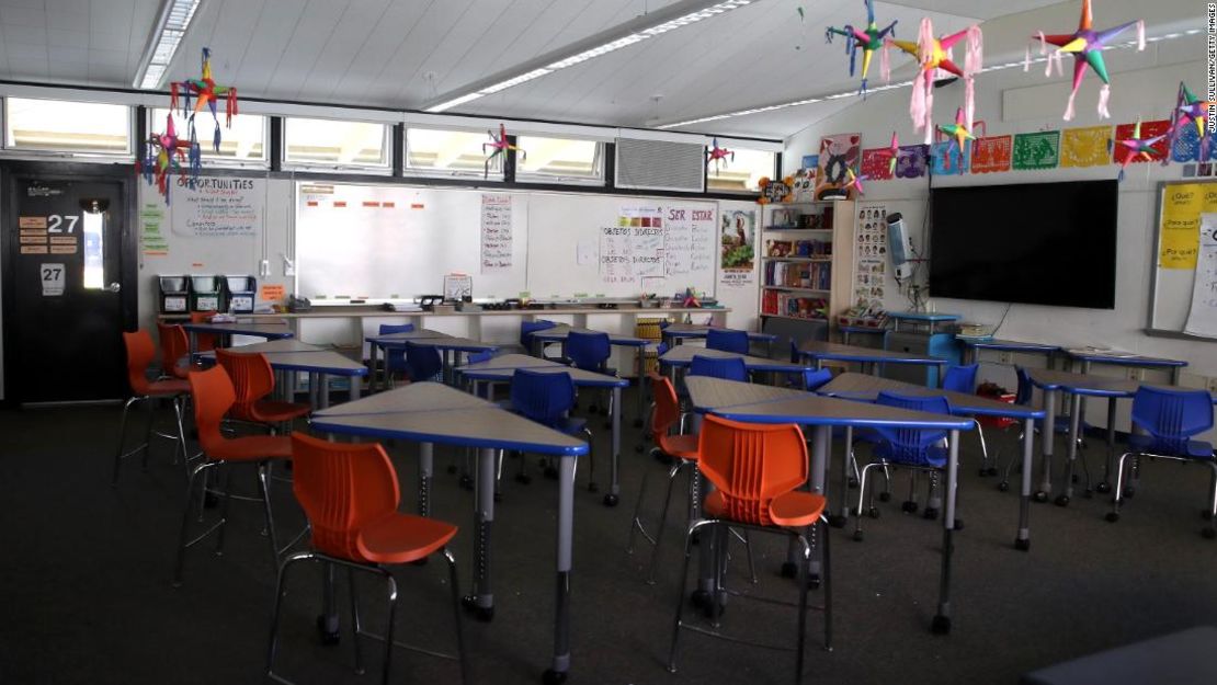 Un salón de clases permanece vacío en la secundaria Kent, en Kentfield, California, el 1º de abril de 2020 (Justin Sullivan/Getty Images).