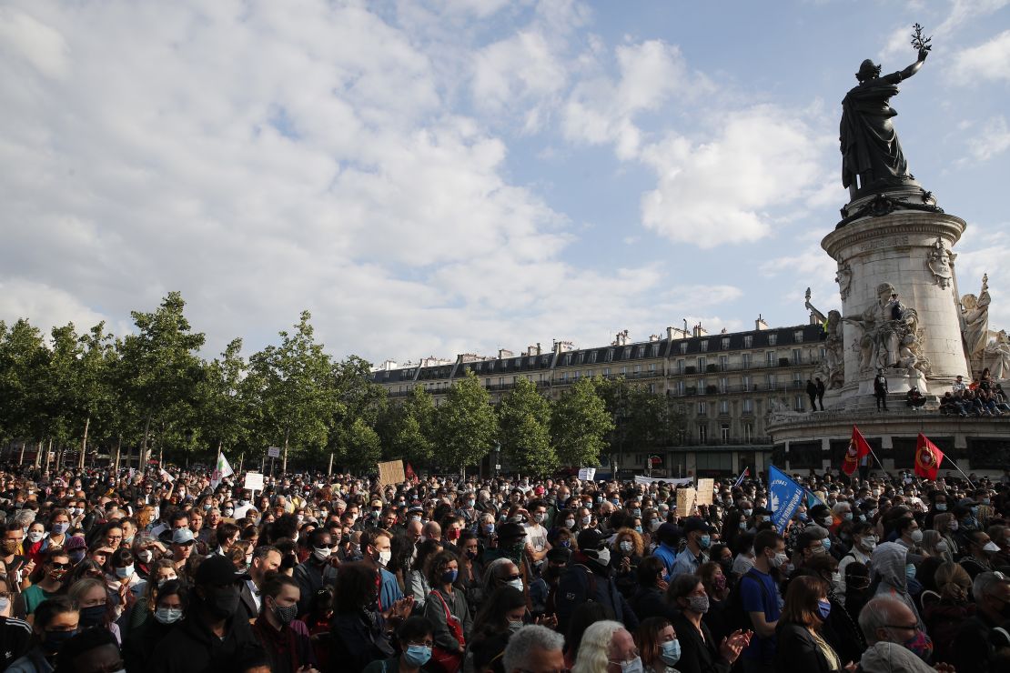 CNNE 844808 - america protests global france