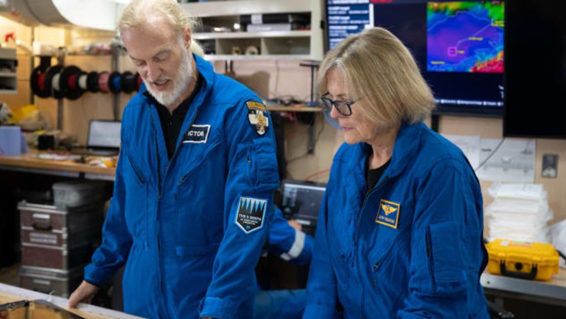 Sullivan visitó el Challenger Deep con Victor Vescovo, fundador de Caladan Oceanic, y un explorador condecorado.