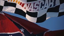 CNNE 845495 - la nascar prohibe la bandera confederada en sus eventos