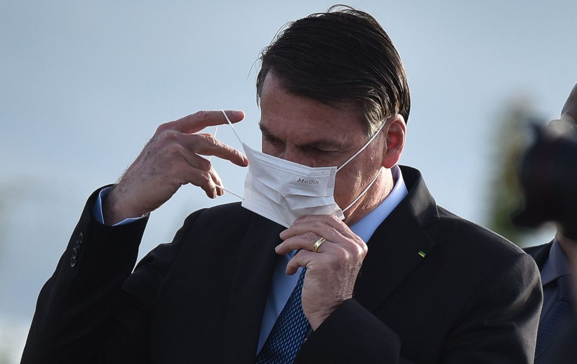 CNNE 846394 - brazilian president jair bolsonaro at national flag raising ceremony