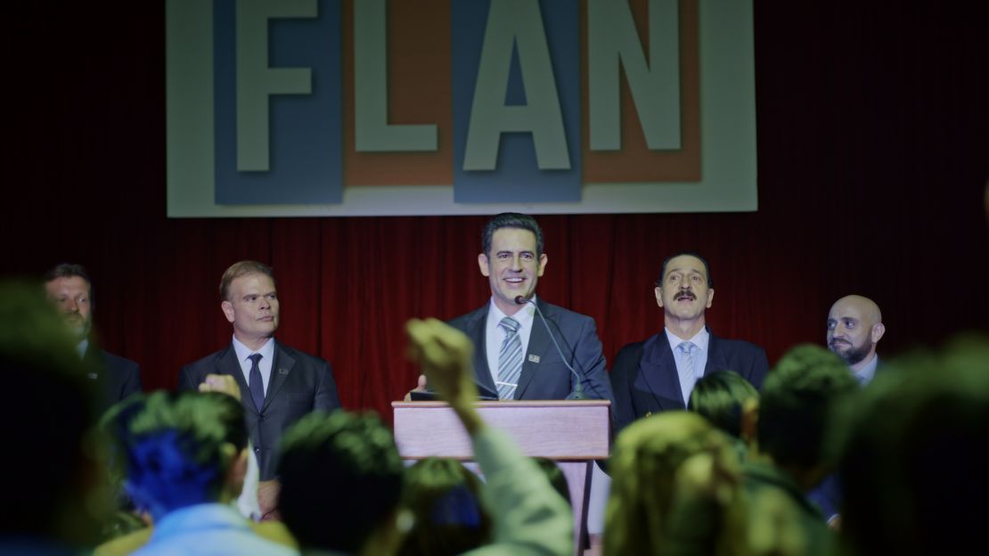 El partido FLAN (Frente Libertario de Autonomía Nacional) buscará la permanencia en el poder en la serie "Promesas de campaña" (Foto cortesía Claro Video).