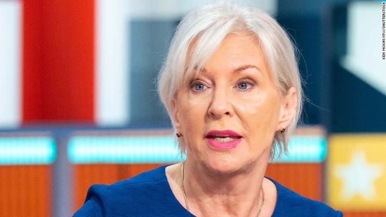 Nadine Dorries, ministra de Salud de Reino Unido, contrajo coronavirus en marzo de 2020. Fue la primera parlamentaria británica en dar positivo. Boris Johnson y su prometida Carrie Symonds estuvieron en una recepción con Dorries antes de que el primer ministro diera positivo. Dorries estuvo en aislamiento en su hogar y se recuperó.