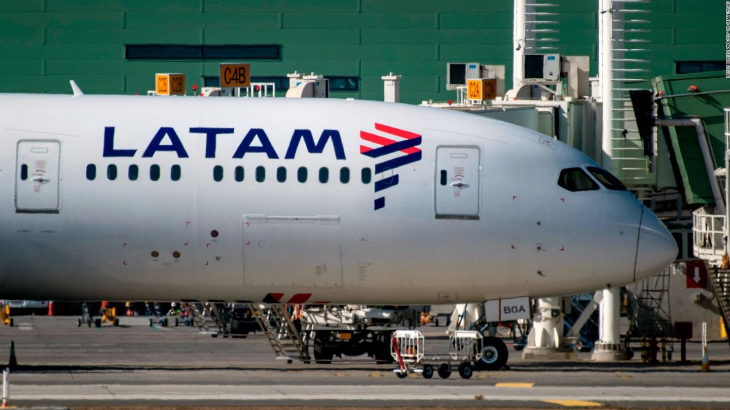 CNNE 849219 - latam airlines argentina cesa operaciones en el pais