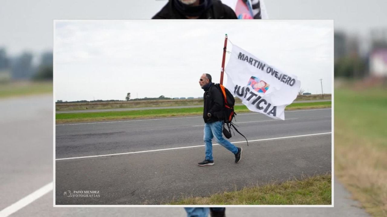 CNNE 850805 - camino 386 km pidiendo justicia para su hijo atropellado