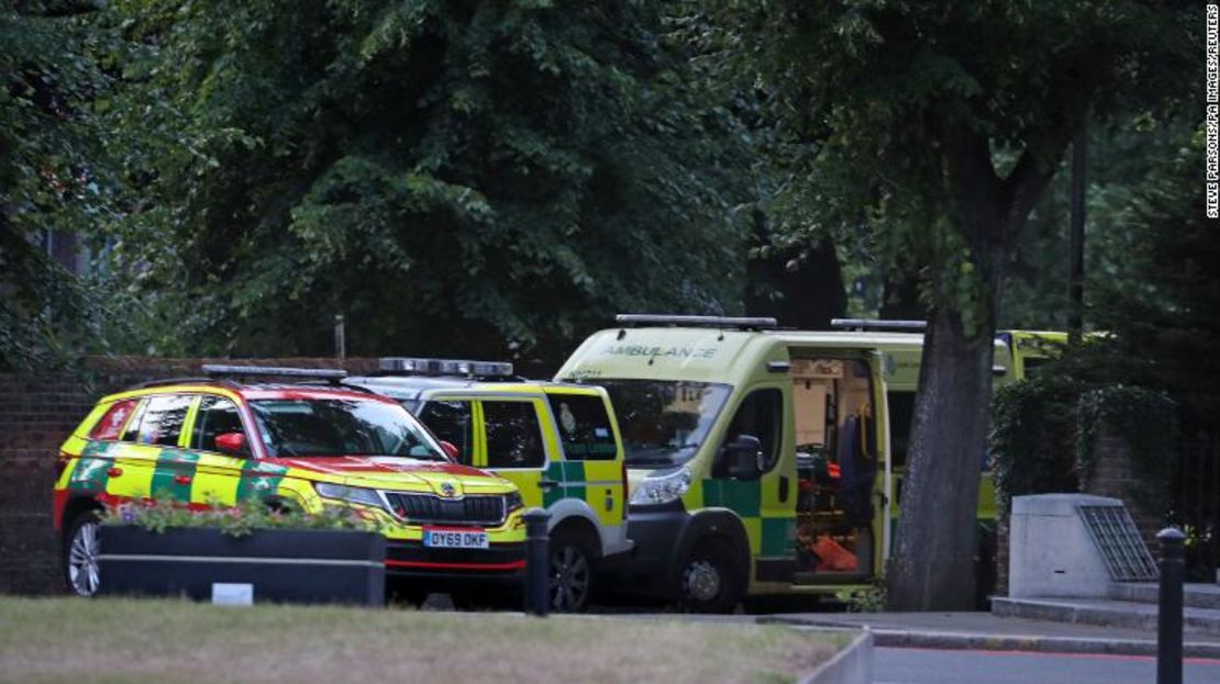 Servicios de emergencia en Forbury Gardens, en el centro de la ciudad de Reading, respondieron al incidente, donde murieron tres personas.