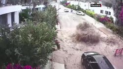 CNNE 852803 - tuberia de agua explota en turquia