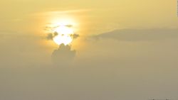 CNNE 853555 - asi se ve el polvo del sahara en medio de una tormenta